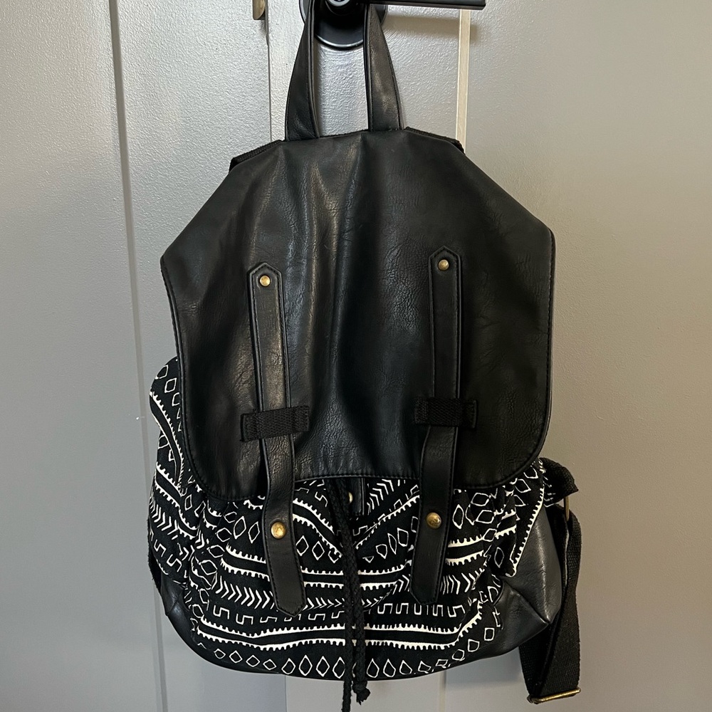 Black & White geometric print cloth backpack